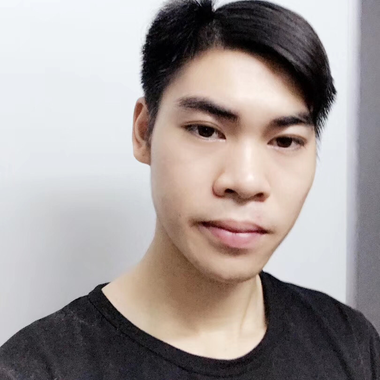 怕孤单的男孩的照片
