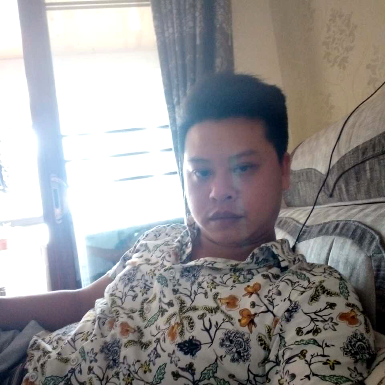拼搏蹙眉陌颜的照片