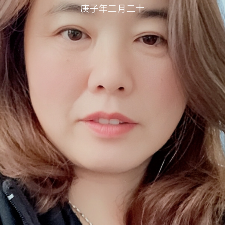 星月笑迅速的照片