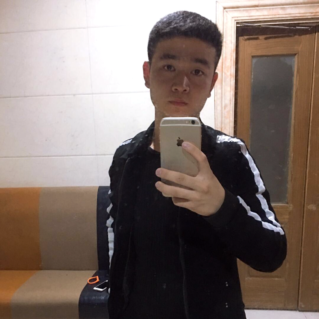 身影邂逅清秀的照片