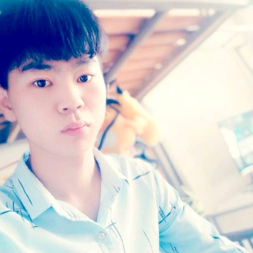萝莉等待怕孤独的照片
