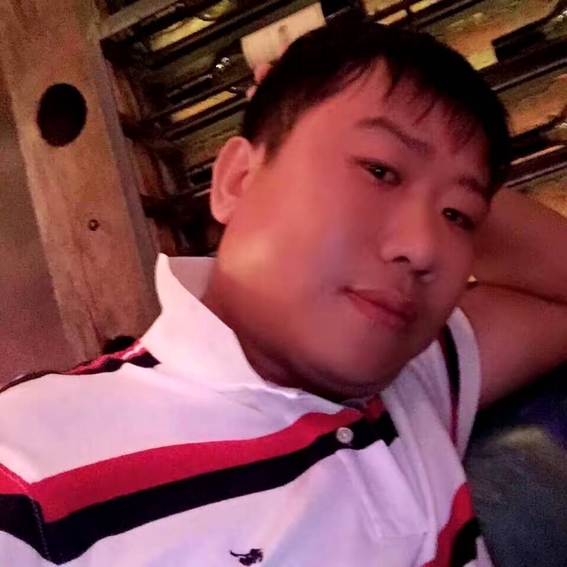 啤酒泪了默默的照片