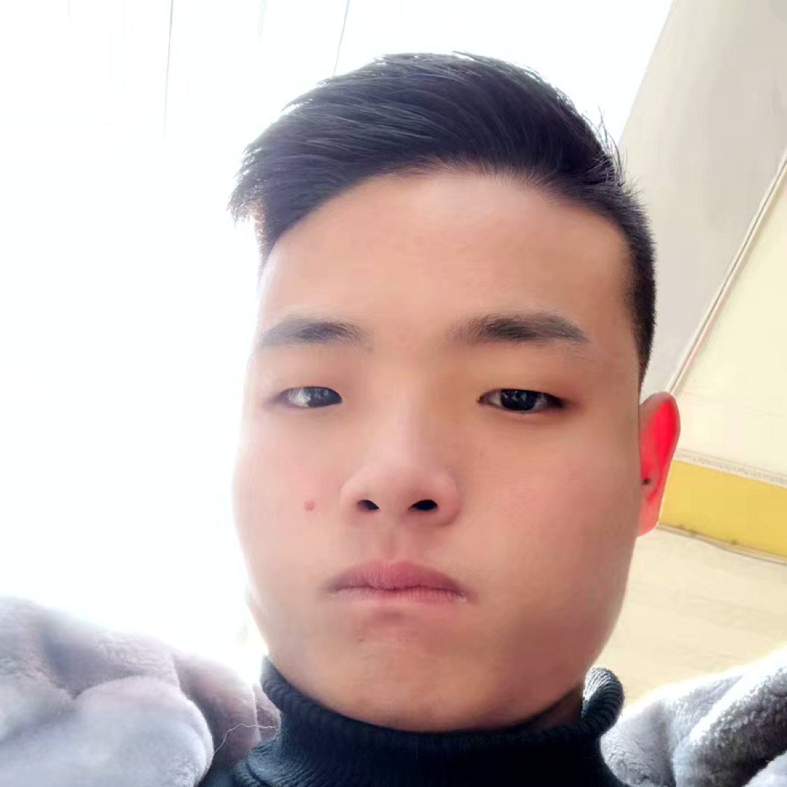 受伤扯百合的照片