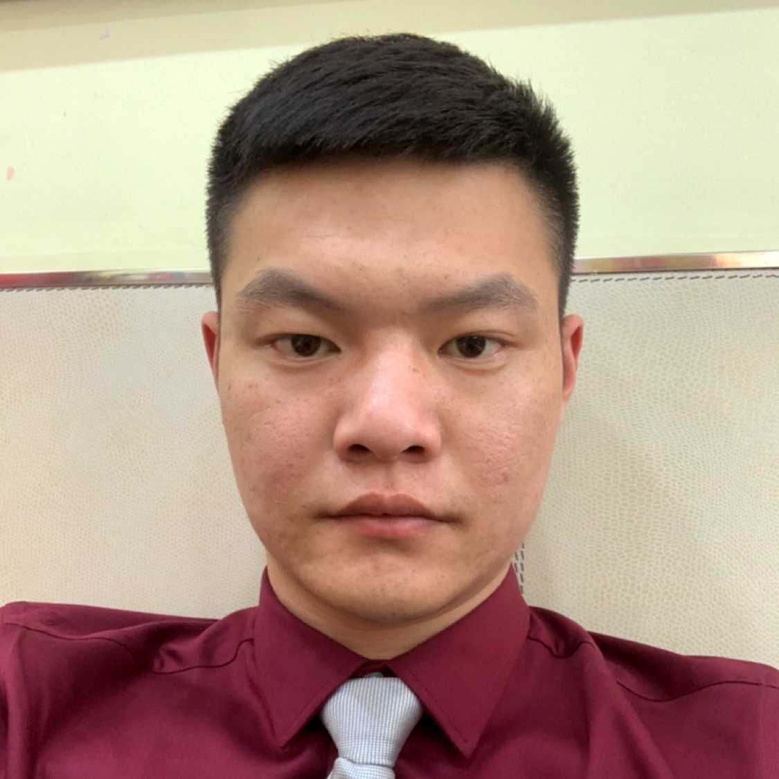 坚定的蓝天的照片