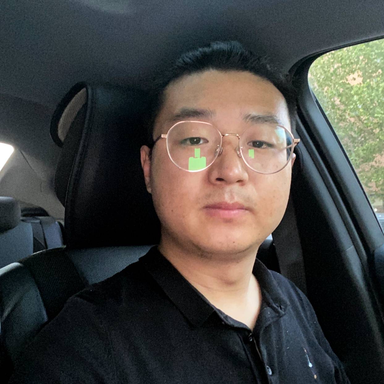 春野与狗的照片