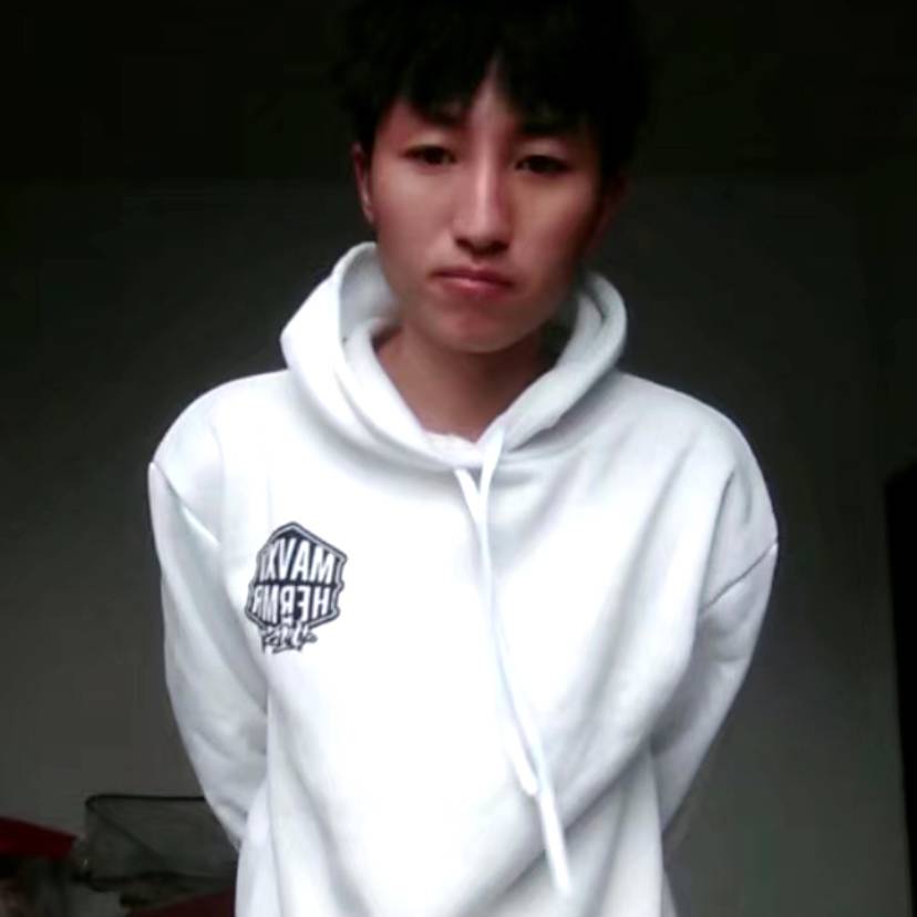沉默扯少女的照片