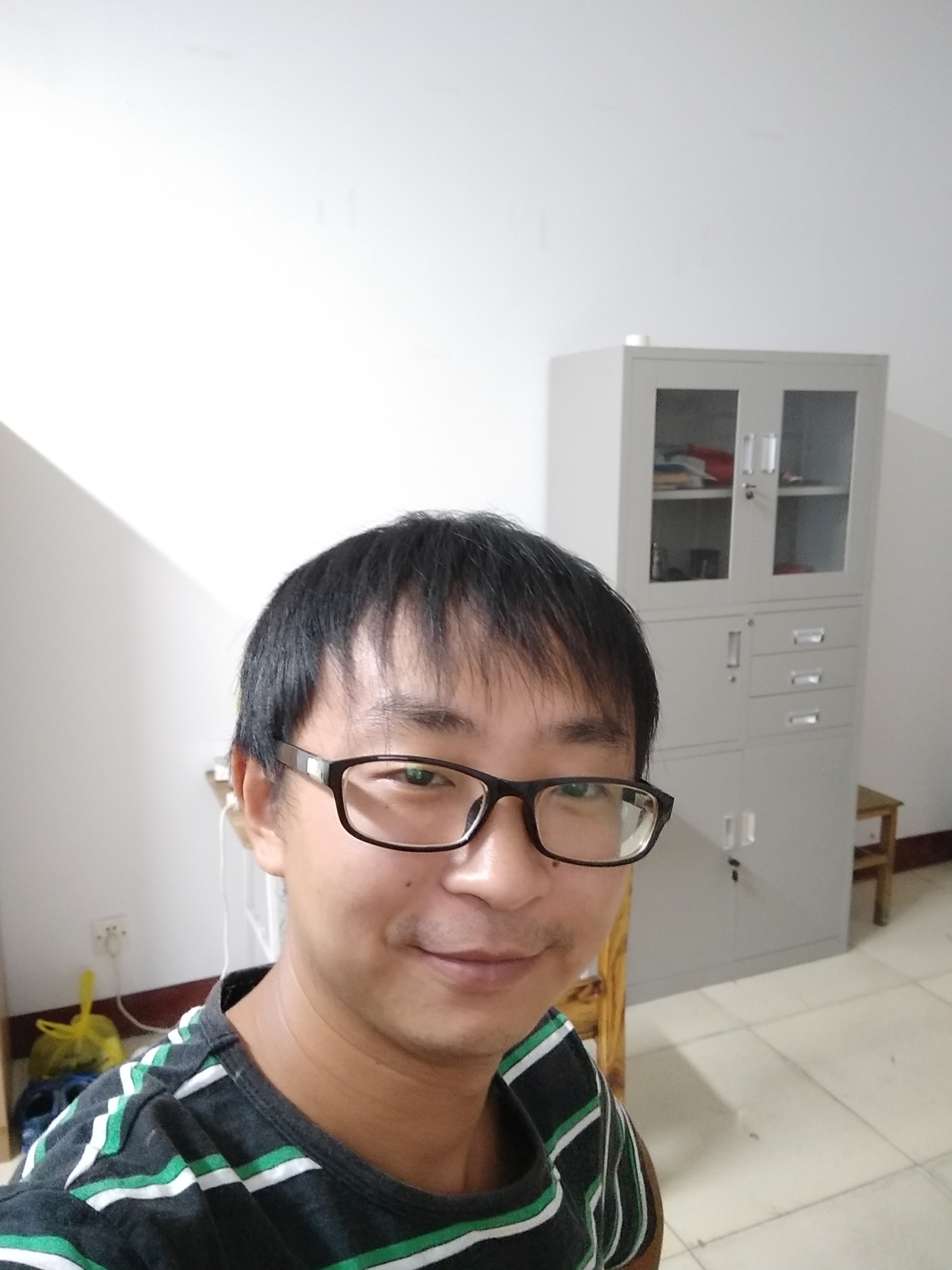 夏有乔木雅望天空的照片