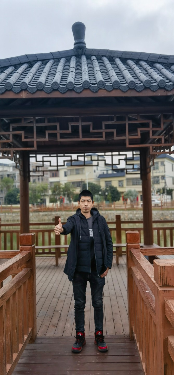 单纯浅吻的照片