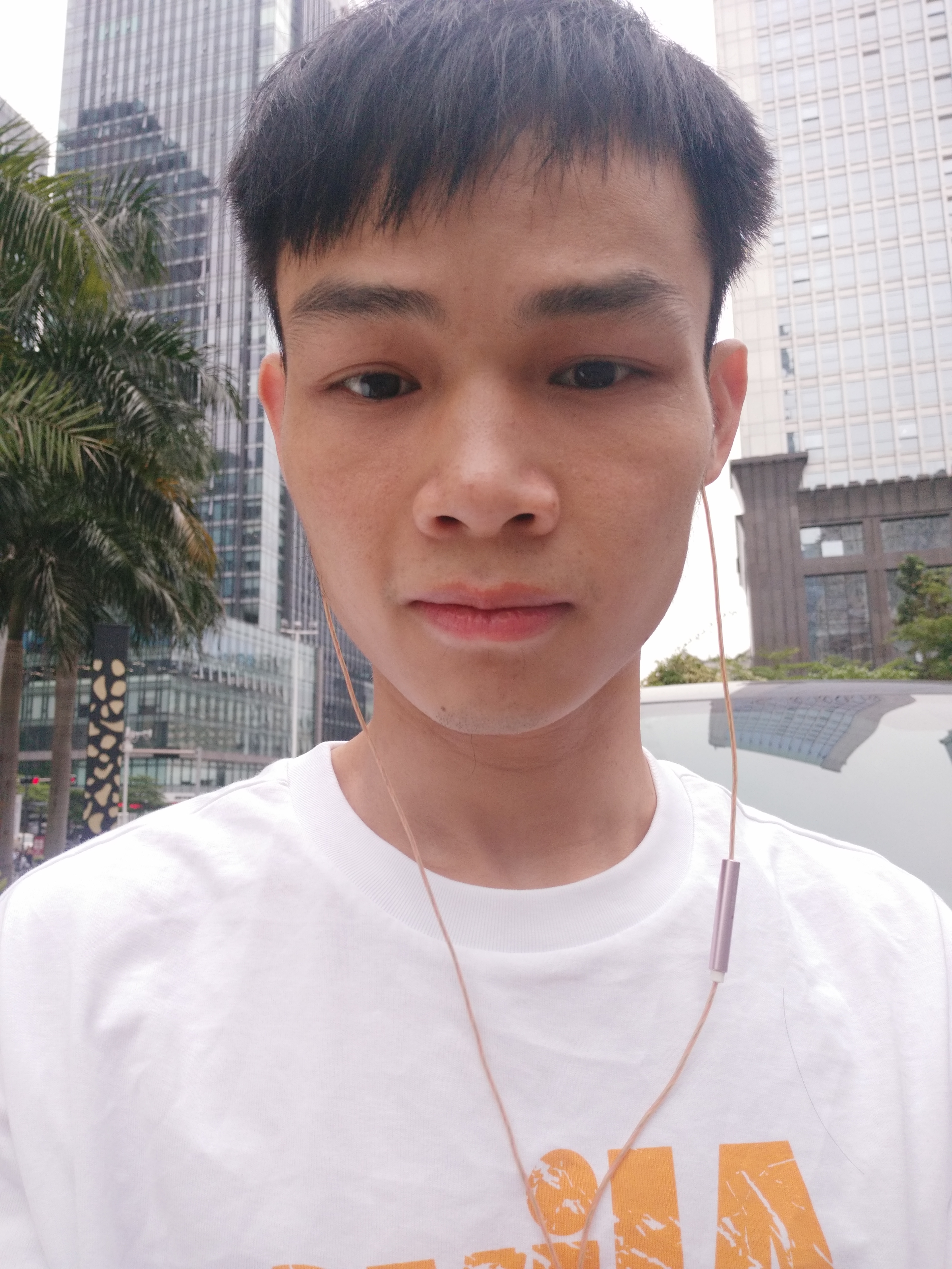 李蓝白的照片