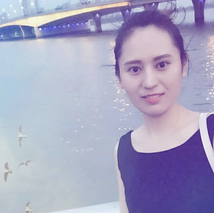 退却了浮华的照片