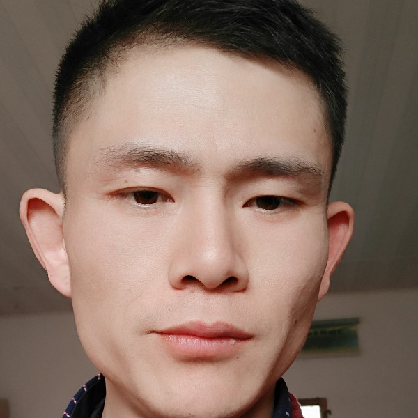 月无廷的照片