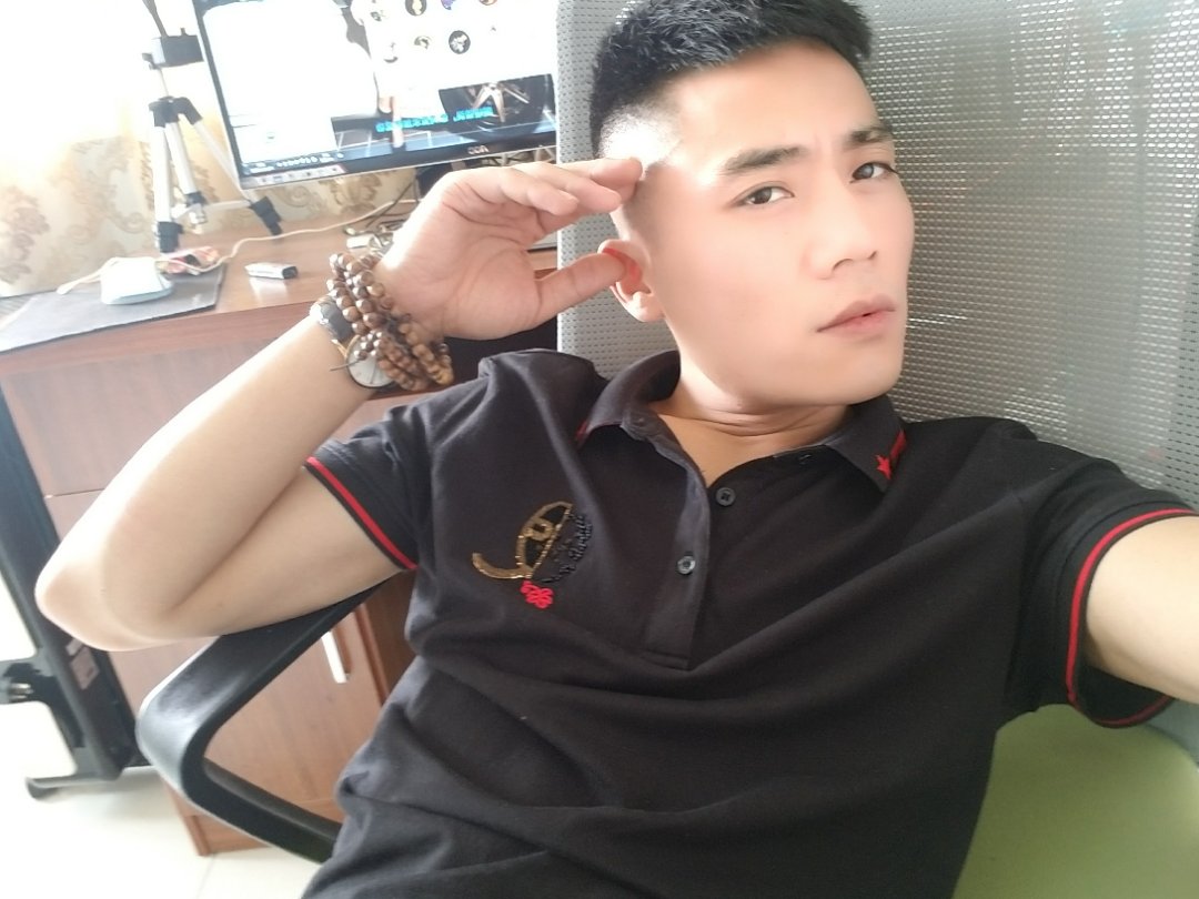 阿玛尼gg的照片