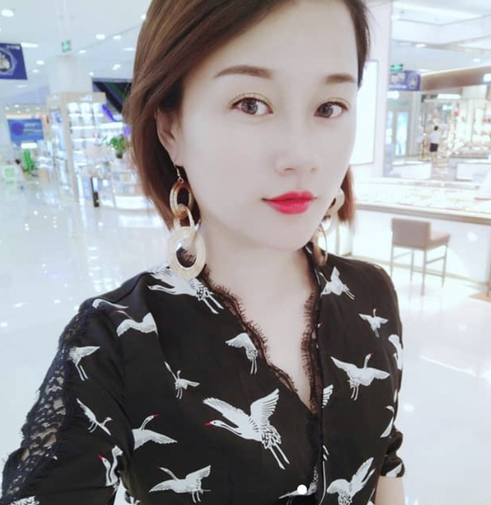 白云与阳的照片