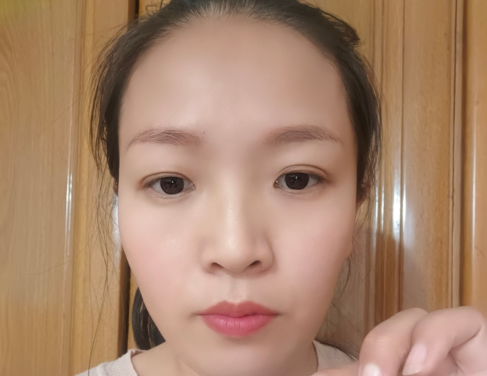 李静的照片