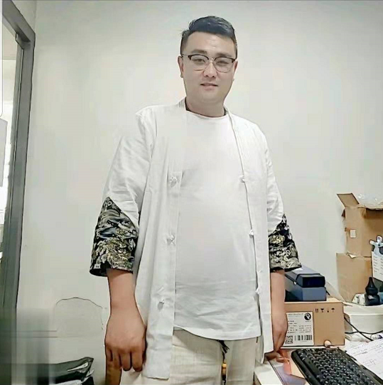 吧唧√的照片