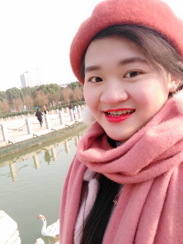 血色湛蓝的照片
