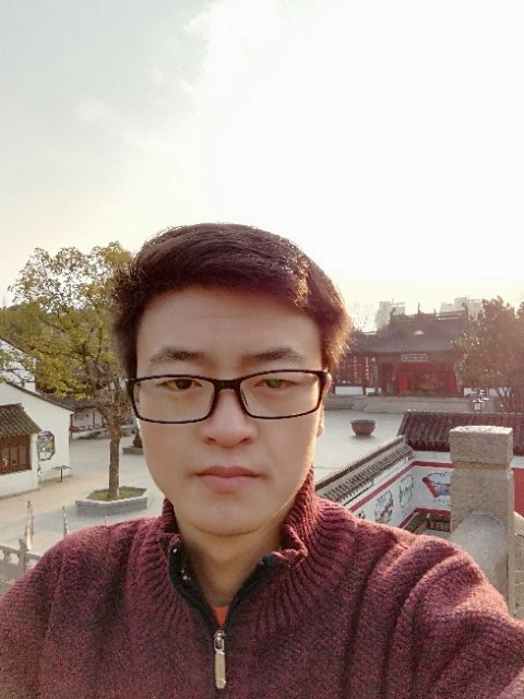 装在套子里的人的照片