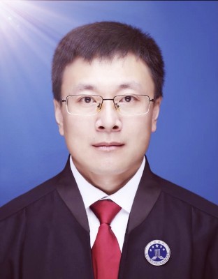 青岛律师的照片