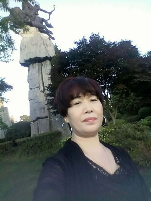 何艳珍的照片