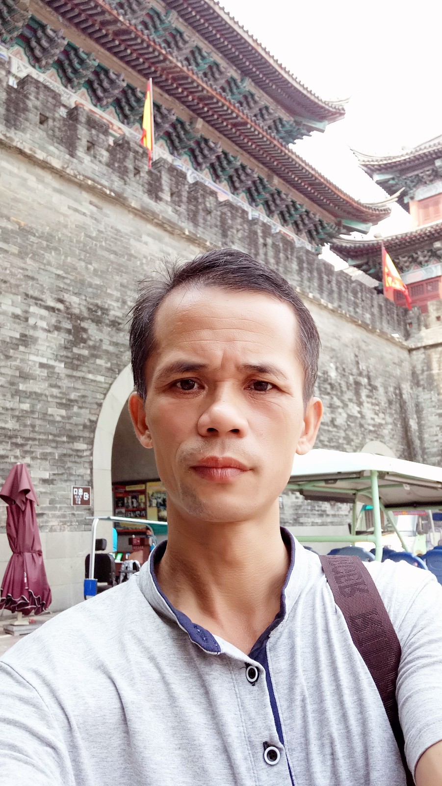 含英阻华的照片