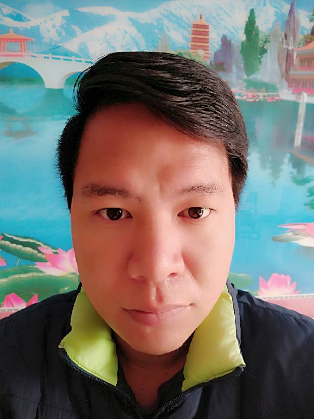 小生在此的照片