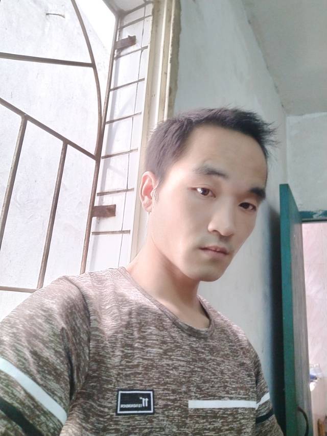 雨笑中的照片