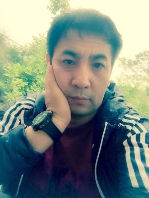 何亚军的照片