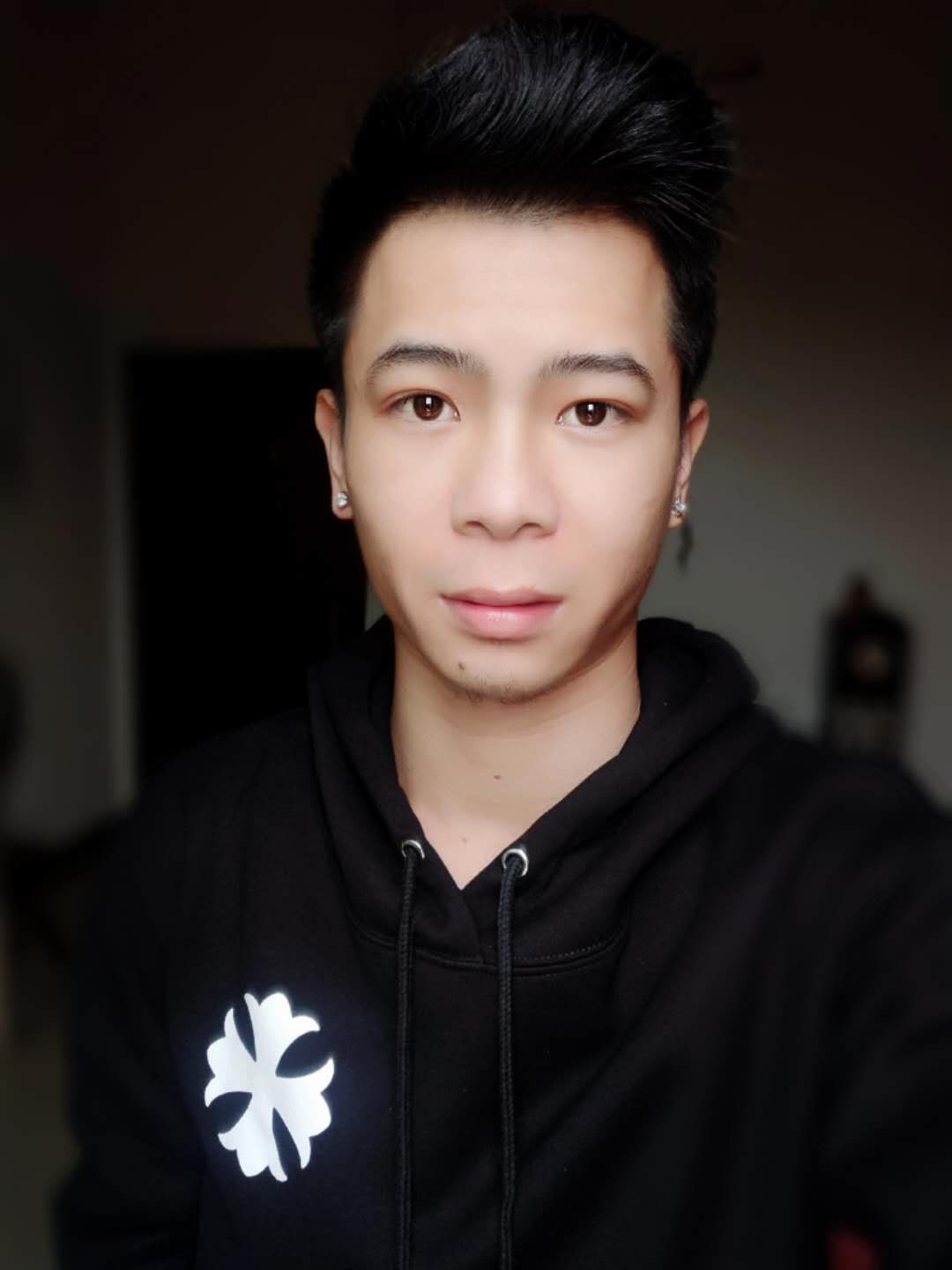李威1的照片