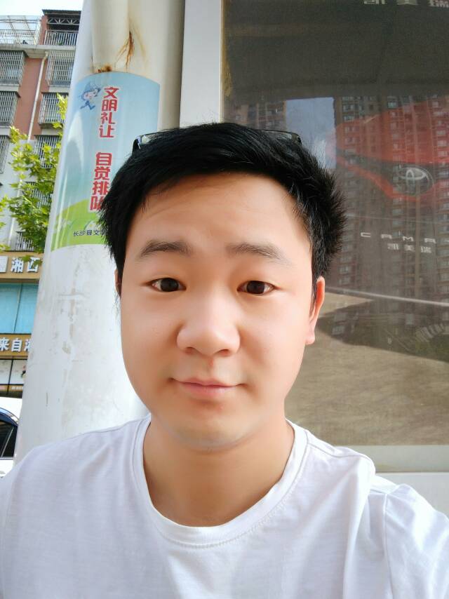 月轻颜的照片