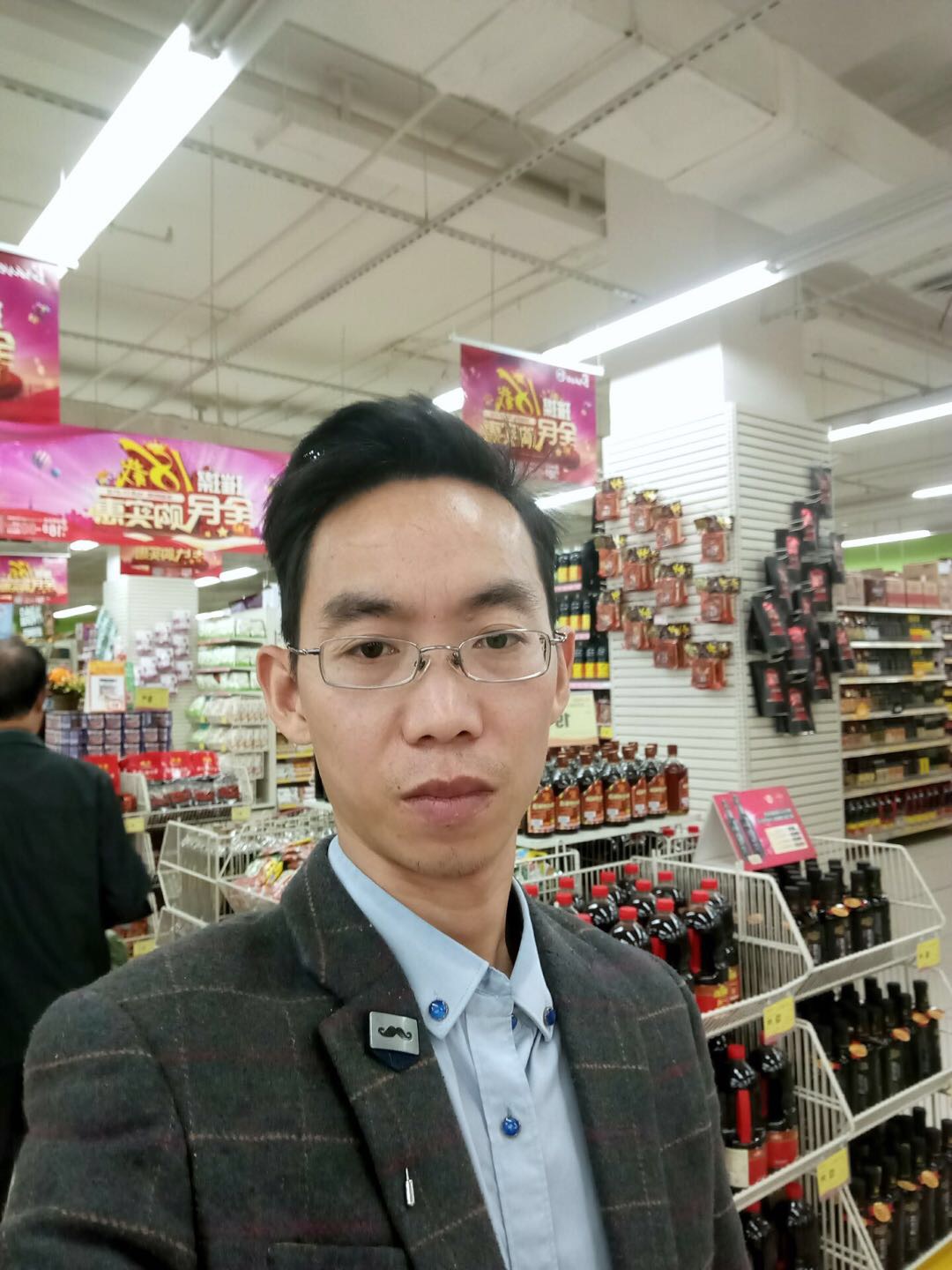 休斯寻的照片