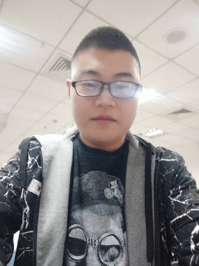 刀尖边缘的照片