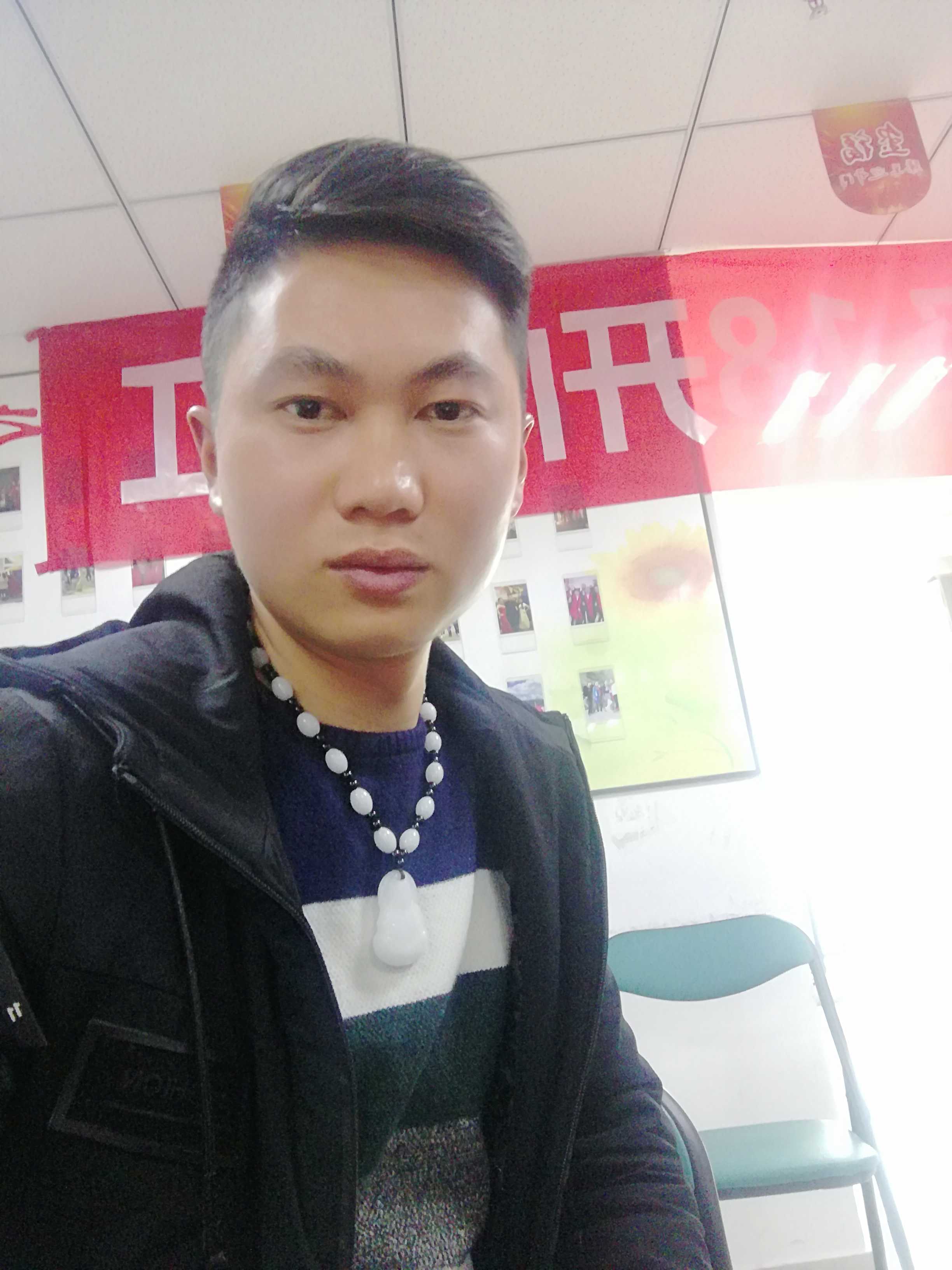 易胜九的照片