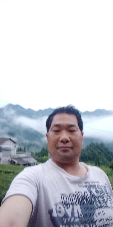 农村泥腿汉的照片