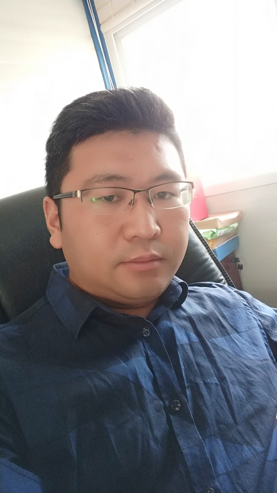 路边的小石的照片