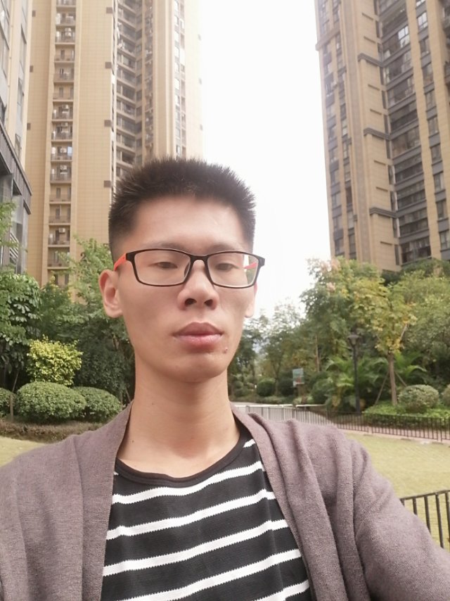 地主家的傻子的照片