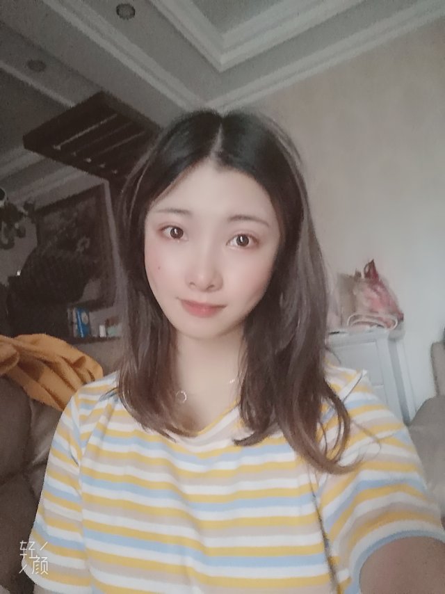 卖水果的小姐姐的照片