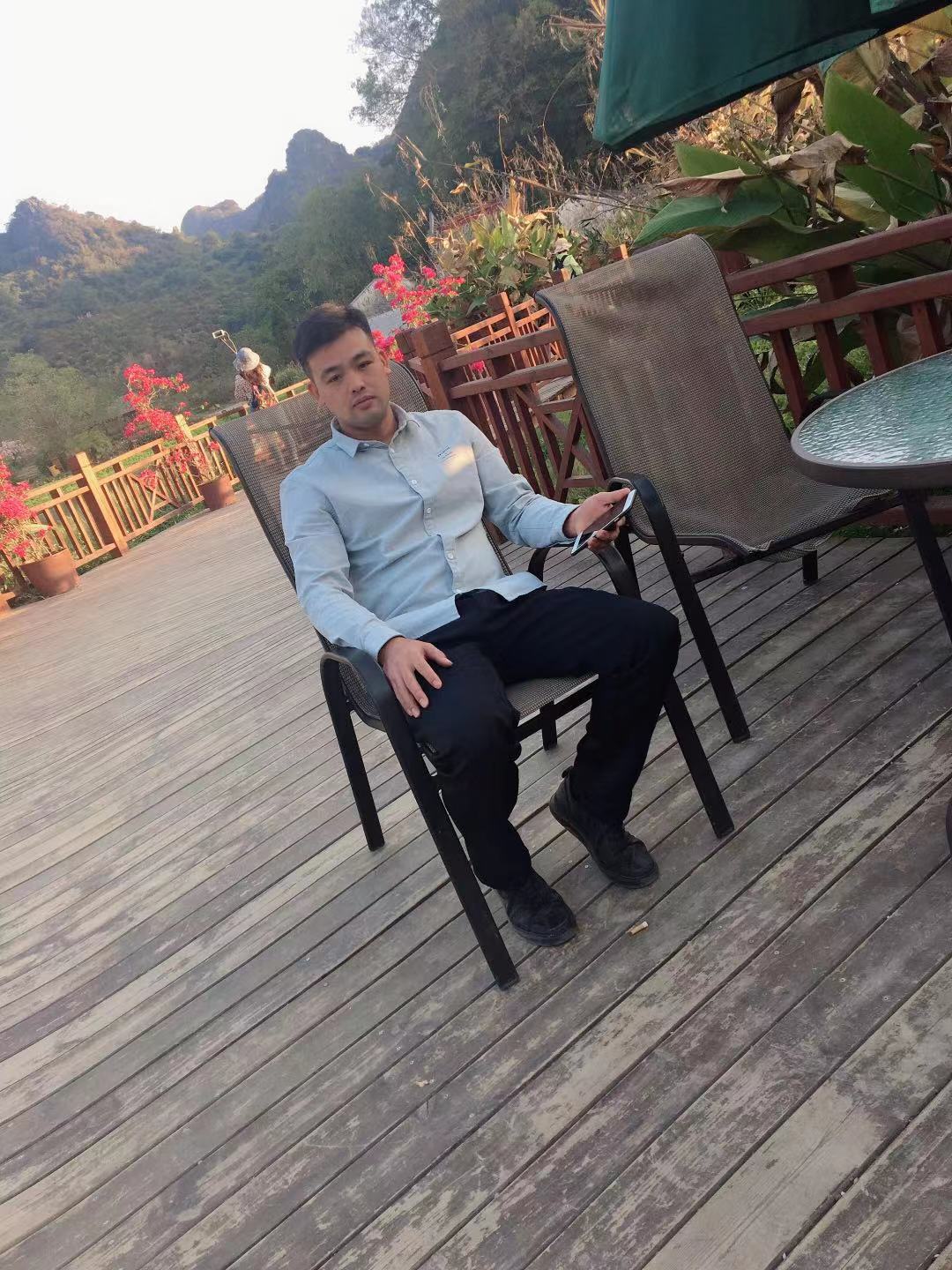 寂寞难耐伟的照片
