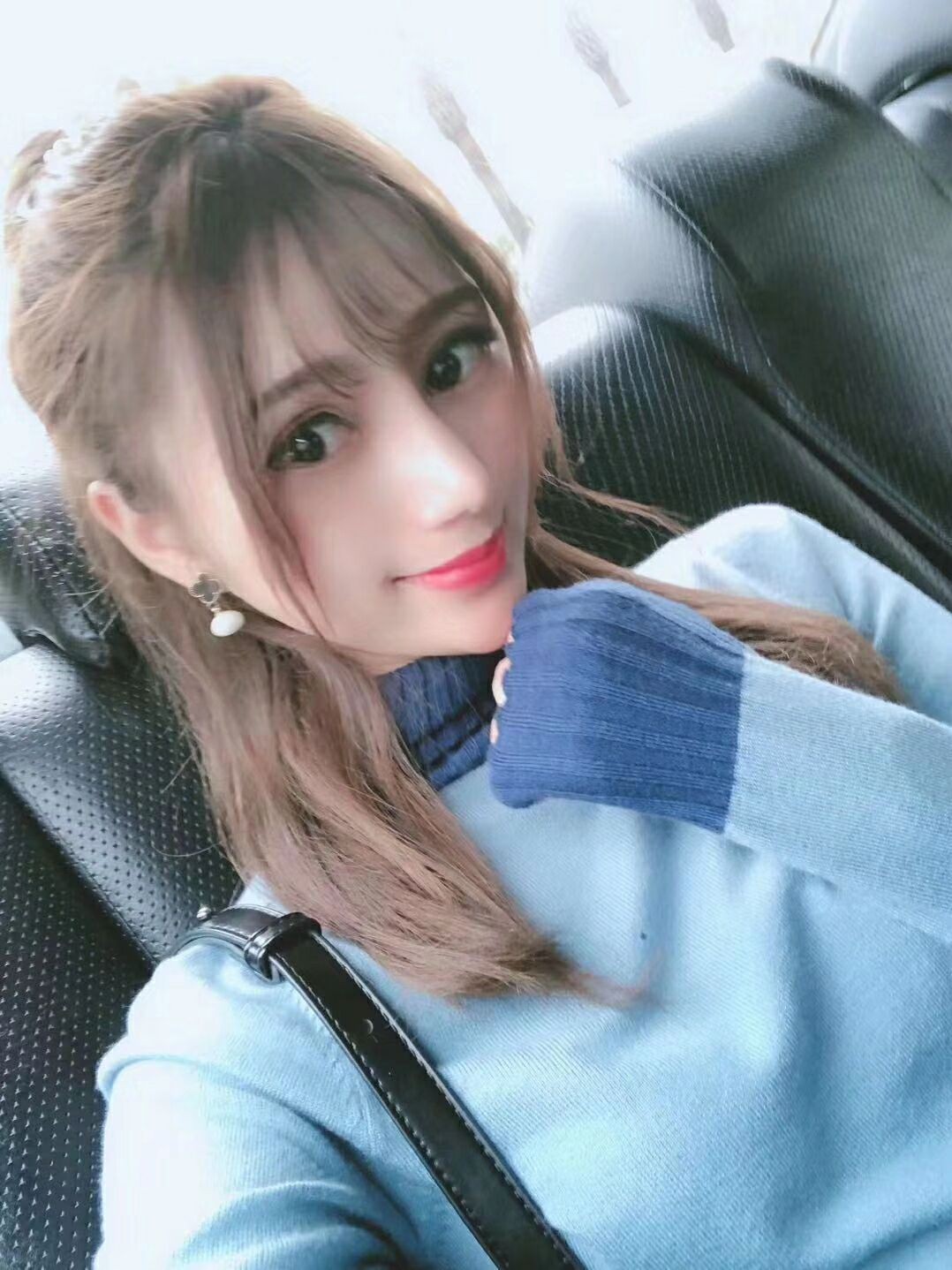 悄悄抓一把糖的照片