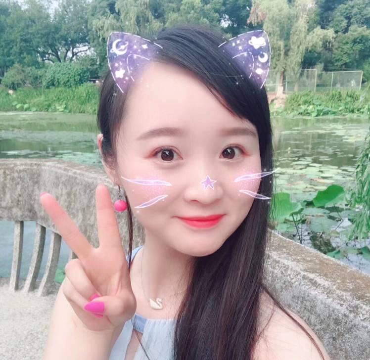 ZJ粉红大布娃娃的照片