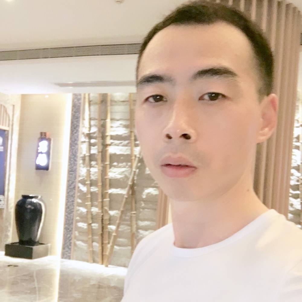 落后身影的照片