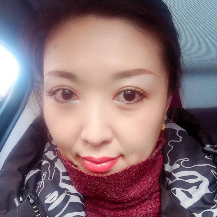 紫色的唇印记的照片