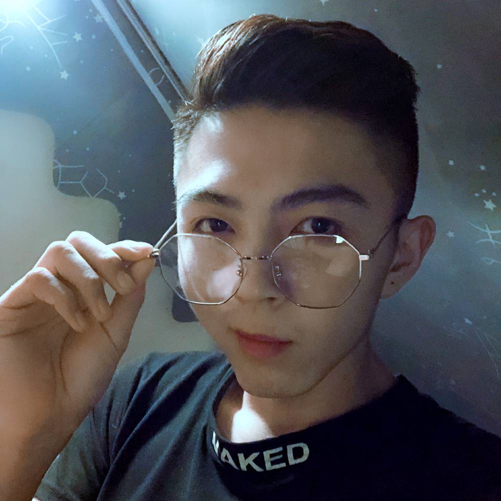 吴皓小哥哥的照片