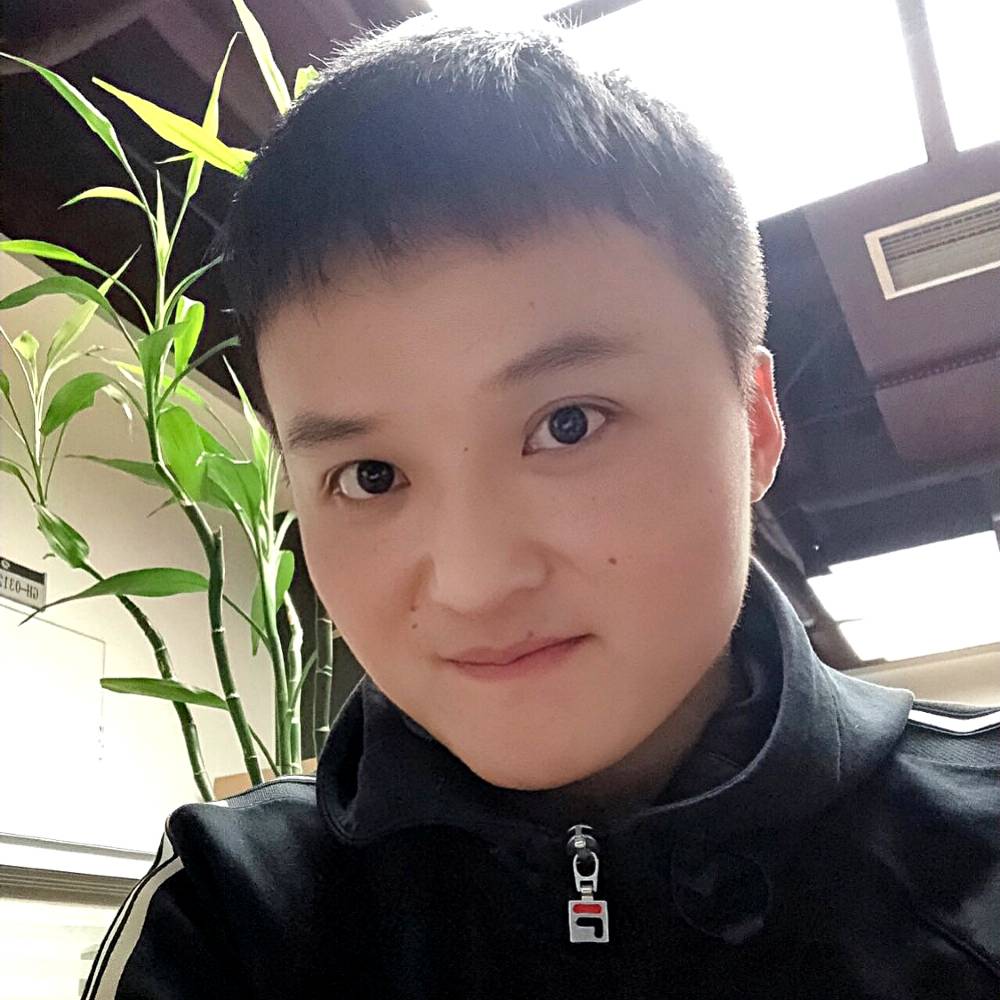 不会自拍的小王的照片