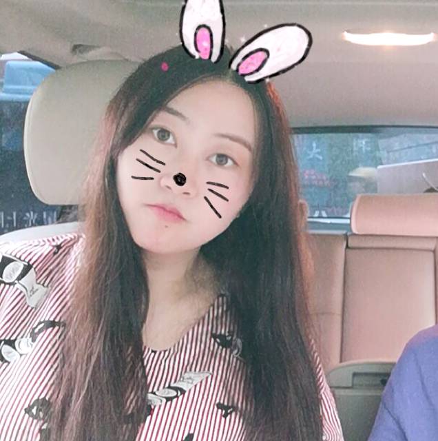 樱花树下赏风人的照片
