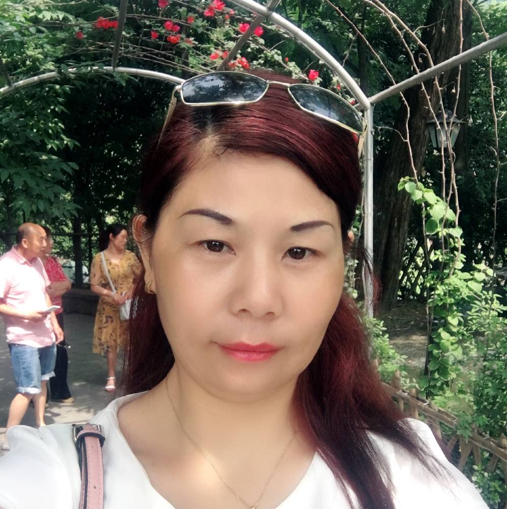 着急少女的照片
