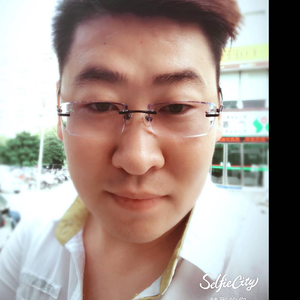 小眼睛的照片