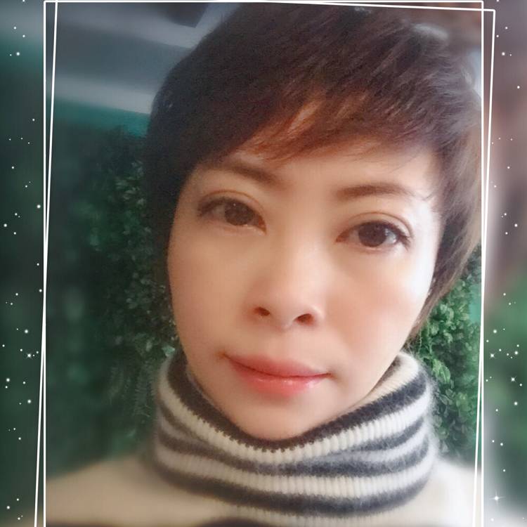 直率霓裳的照片