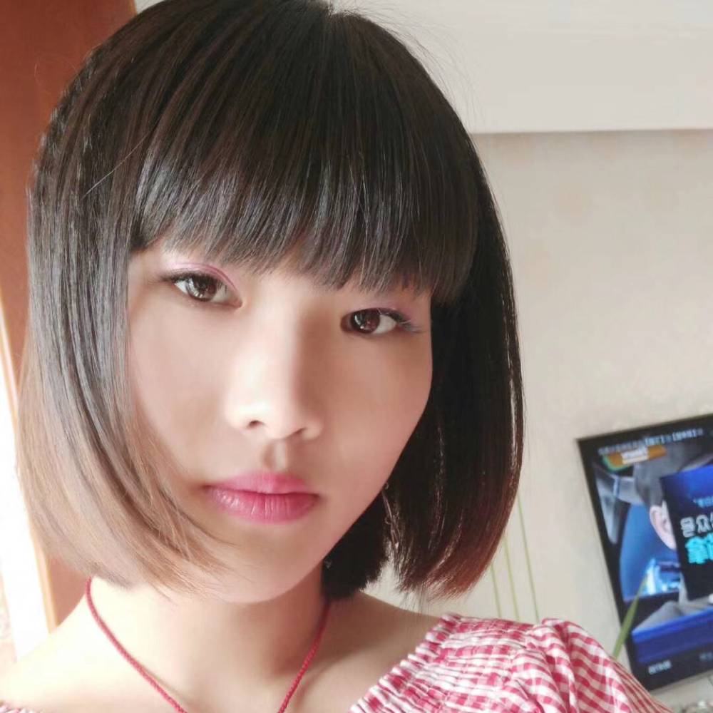 不会聊天的笑姐姐的照片