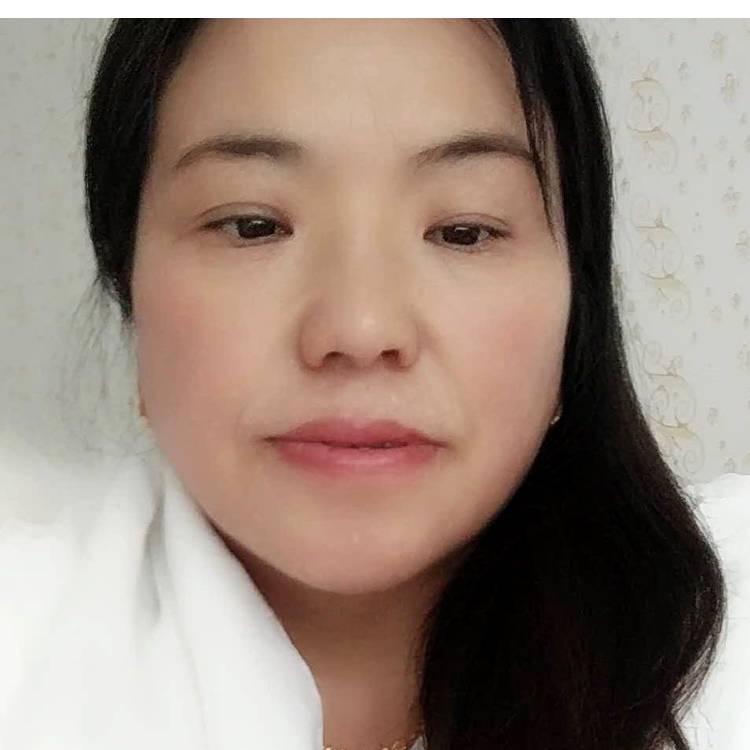 简单唇膏的照片