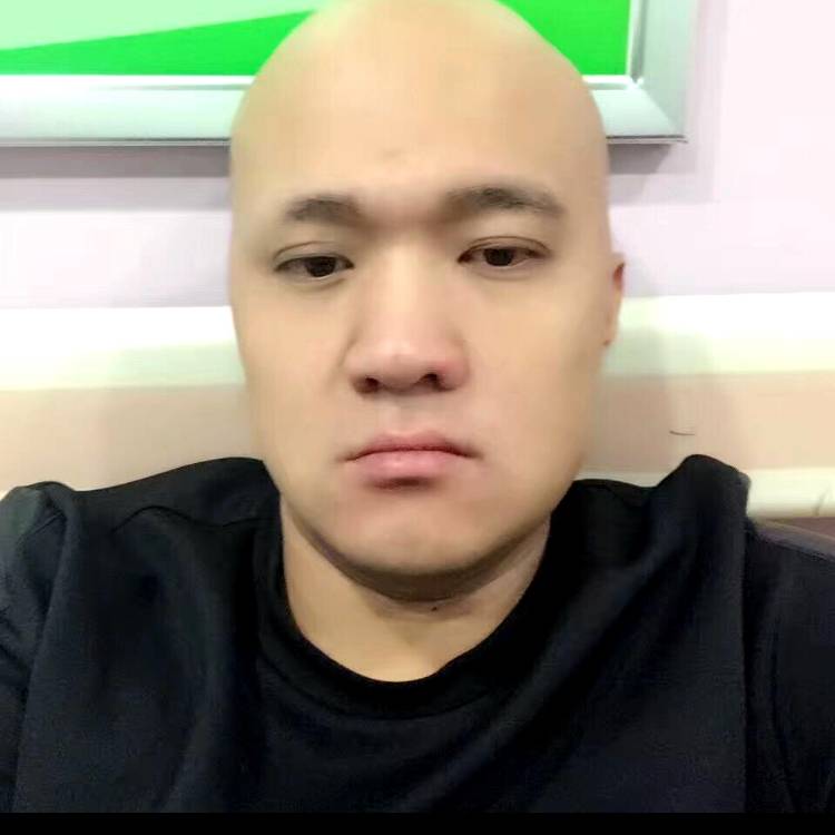 年轻大叔平平的照片